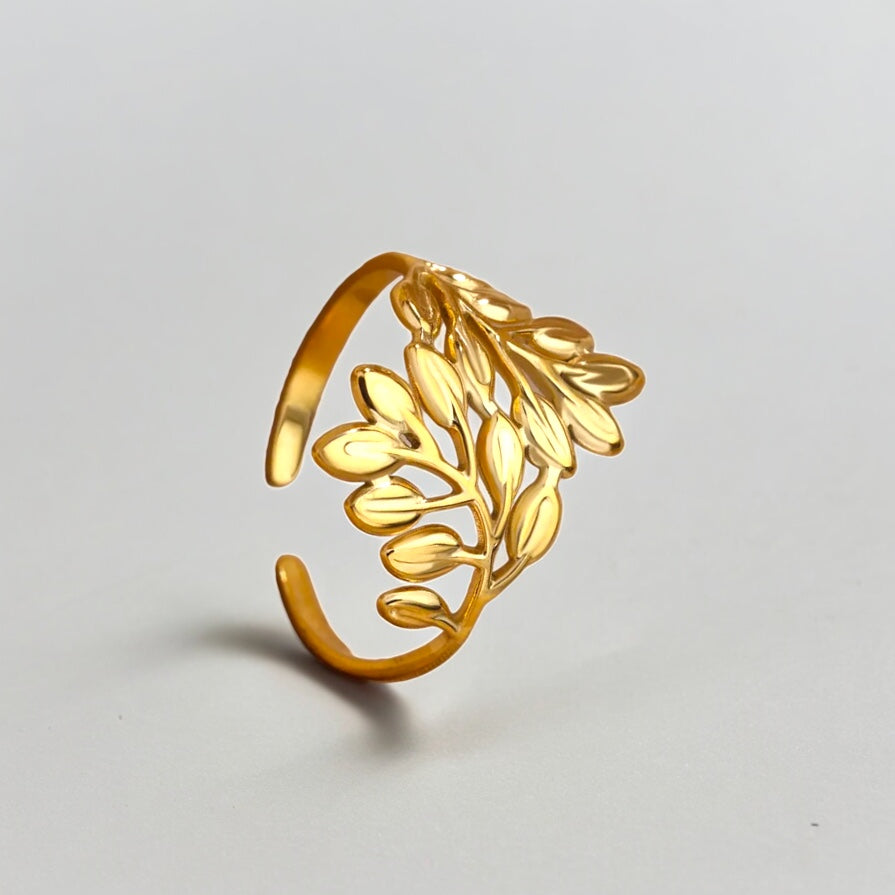 Golden Laurel Elegance Ring