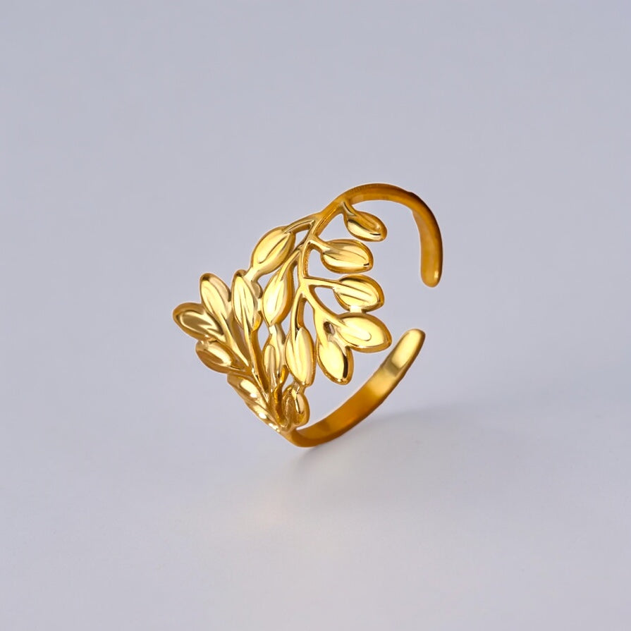 Golden Laurel Elegance Ring