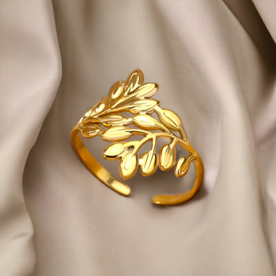 Golden Laurel Elegance Ring