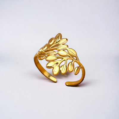 Golden Laurel Elegance Ring