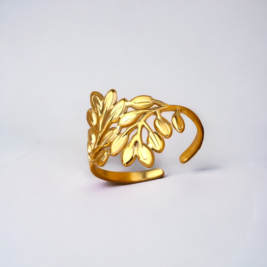 Golden Laurel Elegance Ring