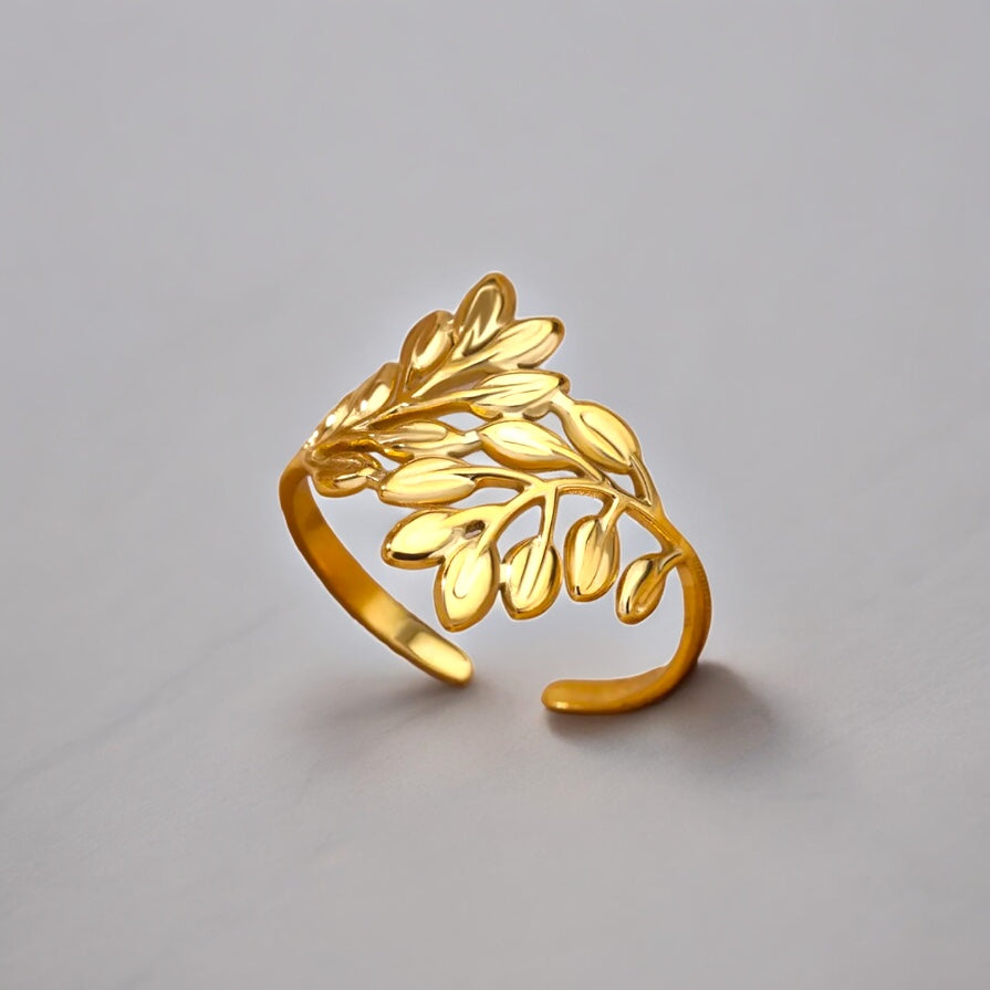 Golden Laurel Elegance Ring